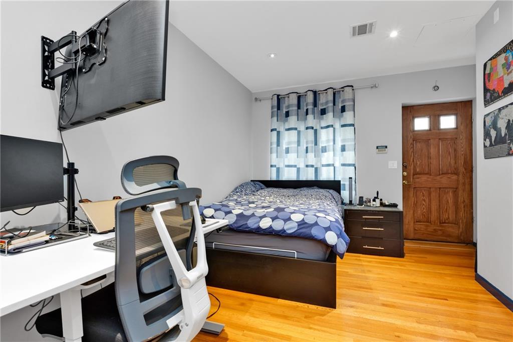 2556 East 26TH Street Sheepshead Bay Brooklyn NY 11235