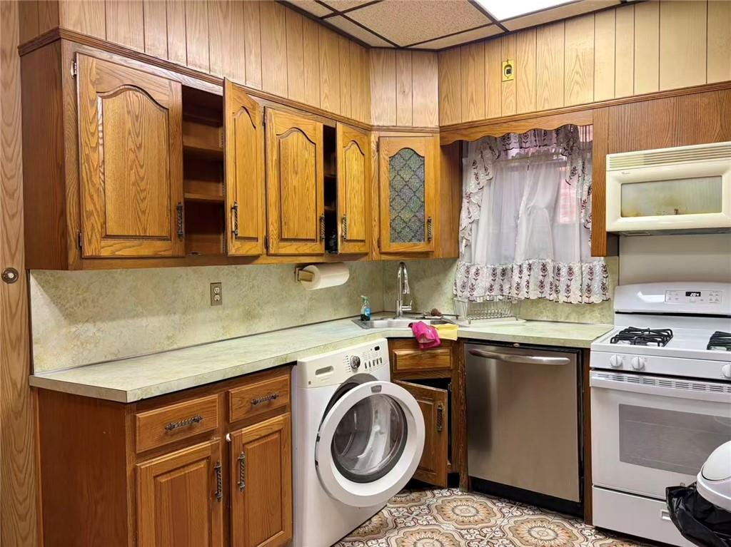 7113 18th Avenue Bensonhurst Brooklyn NY 11204