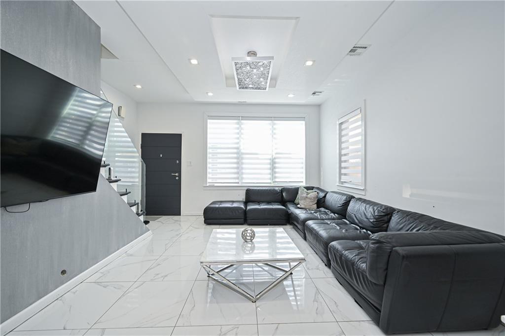 33 Kings Place Gravesend Brooklyn NY 11223