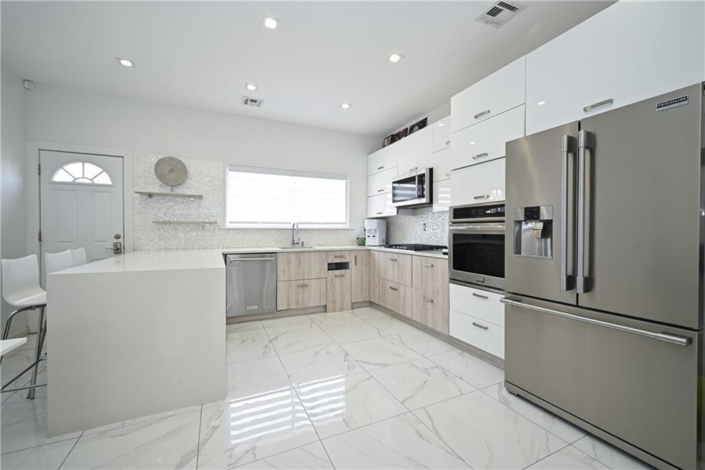 33 Kings Place Gravesend Brooklyn NY 11223