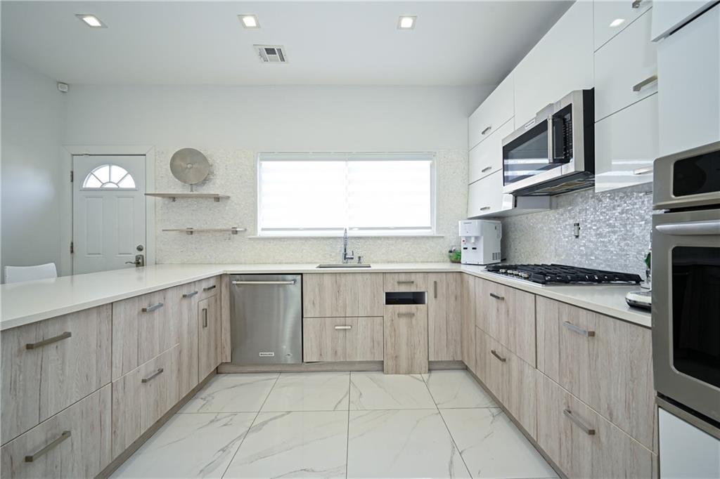 33 Kings Place Gravesend Brooklyn NY 11223