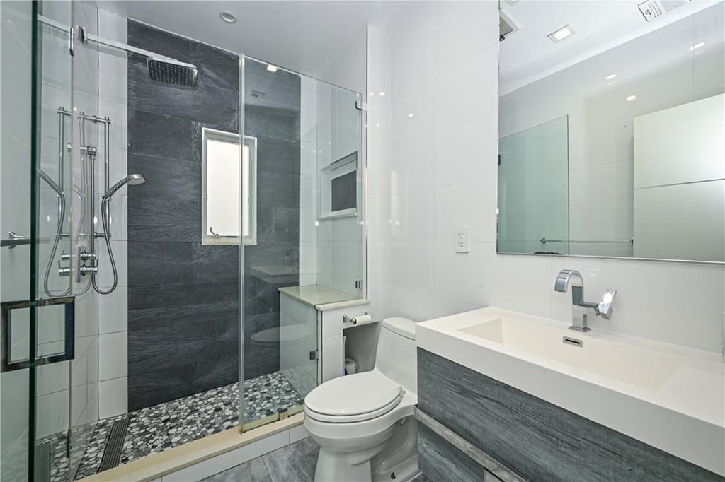 33 Kings Place Gravesend Brooklyn NY 11223