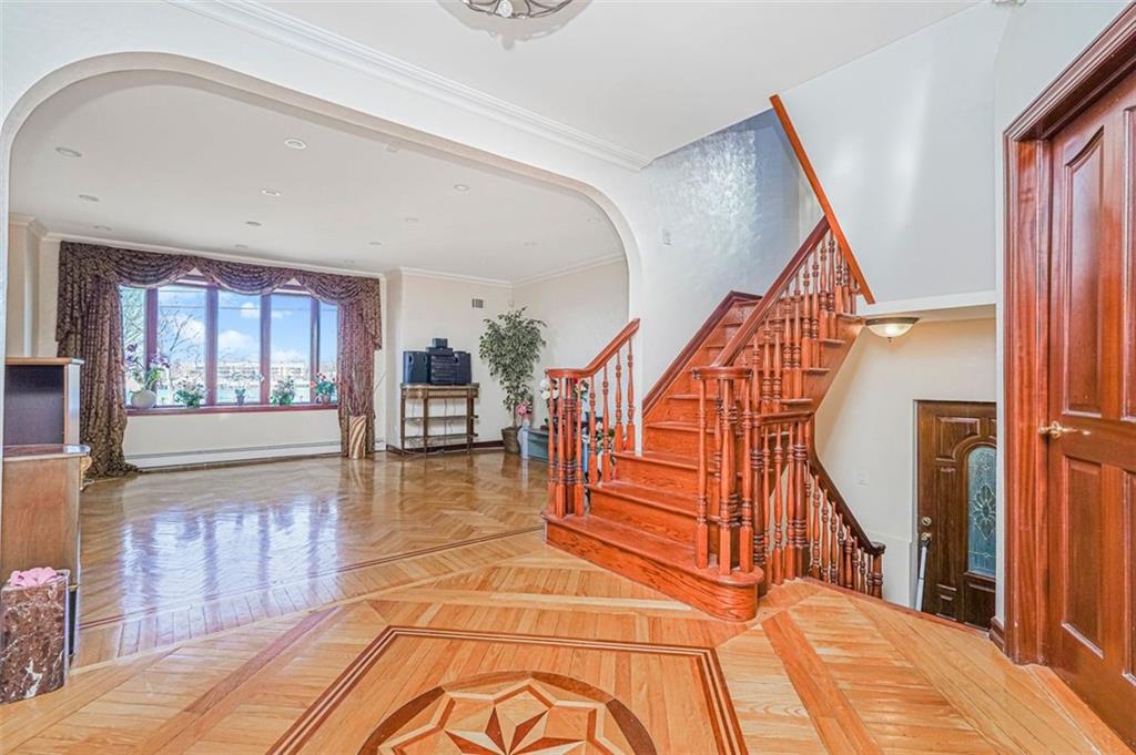 105 Kensington Street Manhattan Beach Brooklyn NY 11235