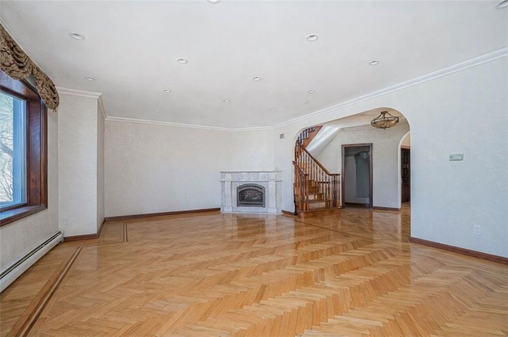 105 Kensington Street Manhattan Beach Brooklyn NY 11235