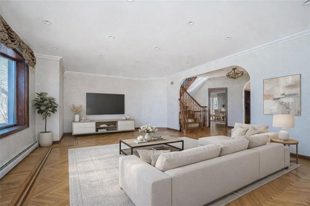 105 Kensington Street Manhattan Beach Brooklyn NY 11235