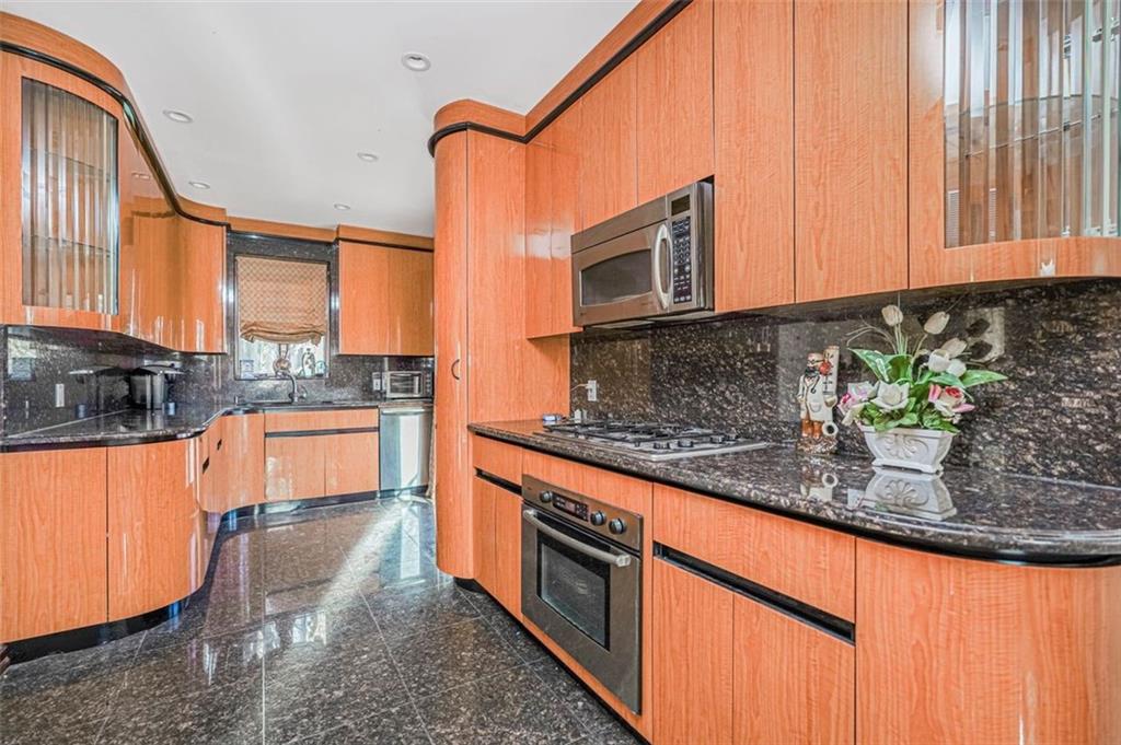 105 Kensington Street Manhattan Beach Brooklyn NY 11235