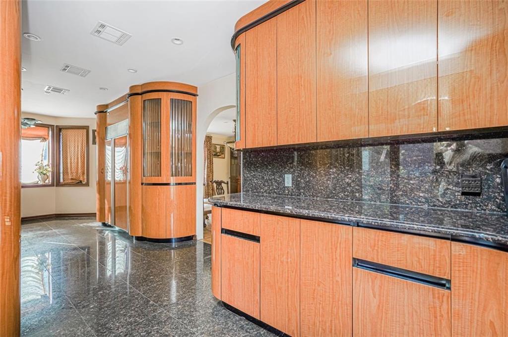 105 Kensington Street Manhattan Beach Brooklyn NY 11235