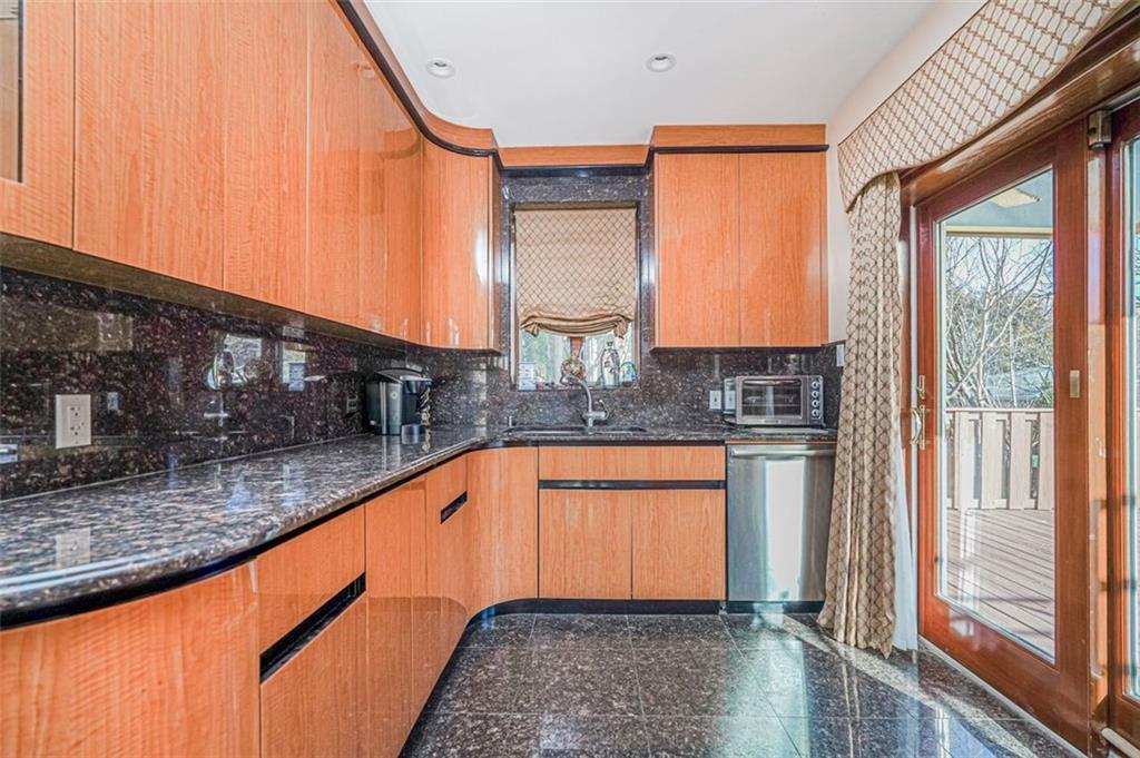 105 Kensington Street Manhattan Beach Brooklyn NY 11235