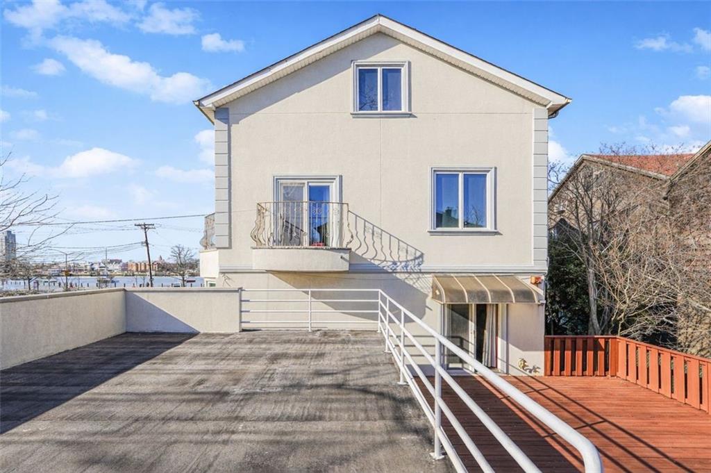 105 Kensington Street Manhattan Beach Brooklyn NY 11235