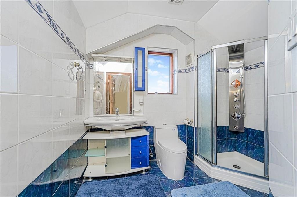 105 Kensington Street Manhattan Beach Brooklyn NY 11235