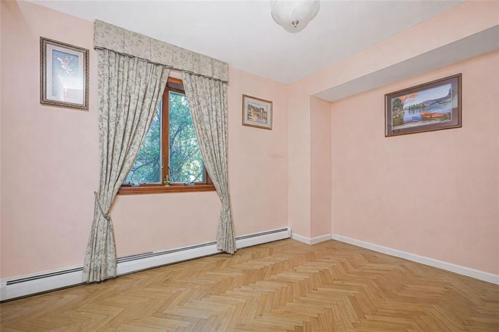 105 Kensington Street Manhattan Beach Brooklyn NY 11235