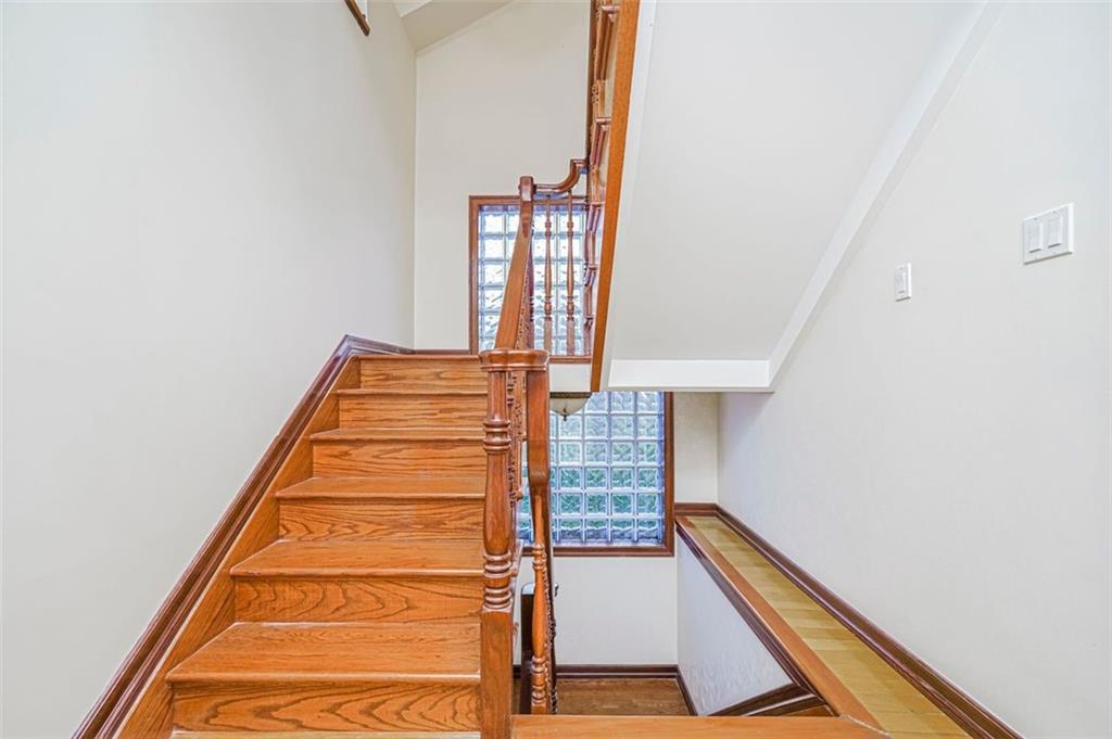 105 Kensington Street Manhattan Beach Brooklyn NY 11235