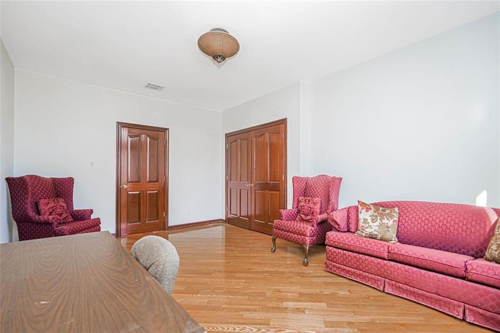 105 Kensington Street Manhattan Beach Brooklyn NY 11235