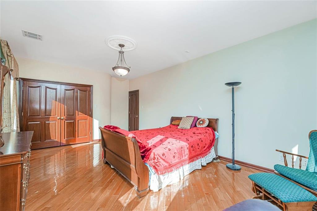 105 Kensington Street Manhattan Beach Brooklyn NY 11235