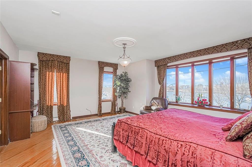 105 Kensington Street Manhattan Beach Brooklyn NY 11235