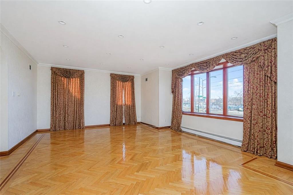 105 Kensington Street Manhattan Beach Brooklyn NY 11235