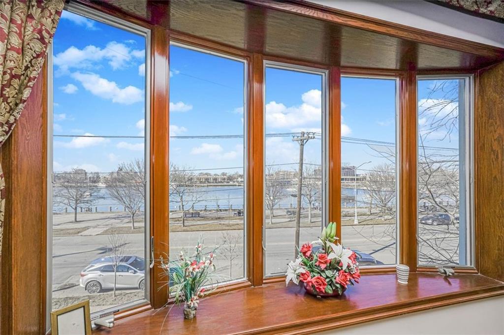 105 Kensington Street Manhattan Beach Brooklyn NY 11235