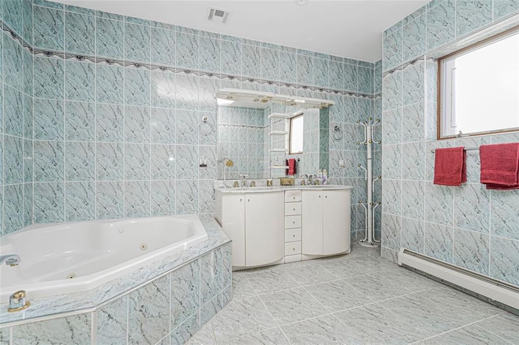 105 Kensington Street Manhattan Beach Brooklyn NY 11235