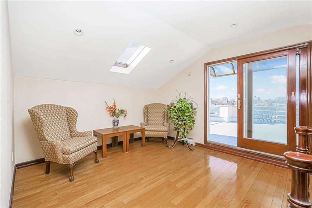 105 Kensington Street Manhattan Beach Brooklyn NY 11235