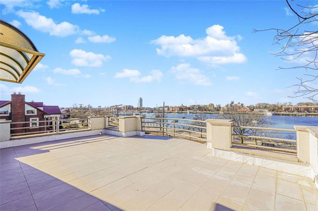 105 Kensington Street Manhattan Beach Brooklyn NY 11235