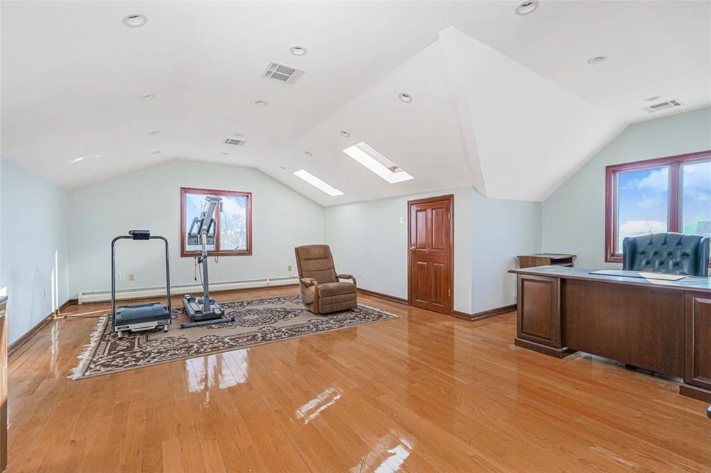 105 Kensington Street Manhattan Beach Brooklyn NY 11235