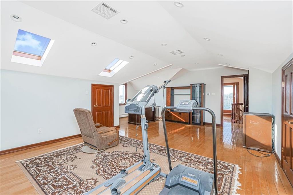 105 Kensington Street Manhattan Beach Brooklyn NY 11235