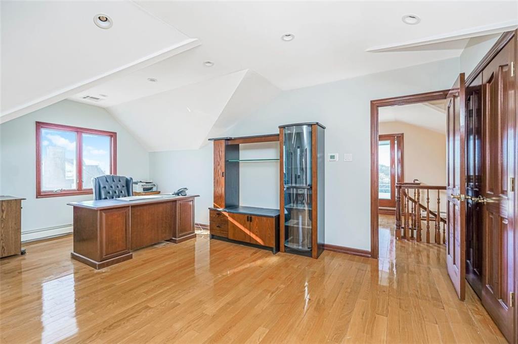 105 Kensington Street Manhattan Beach Brooklyn NY 11235