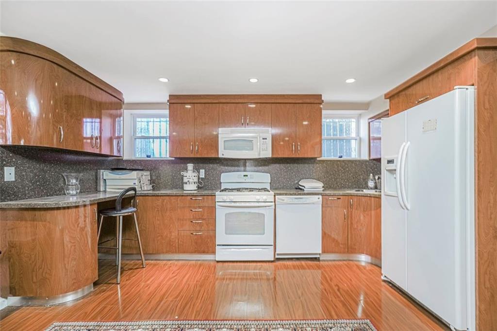 105 Kensington Street Manhattan Beach Brooklyn NY 11235