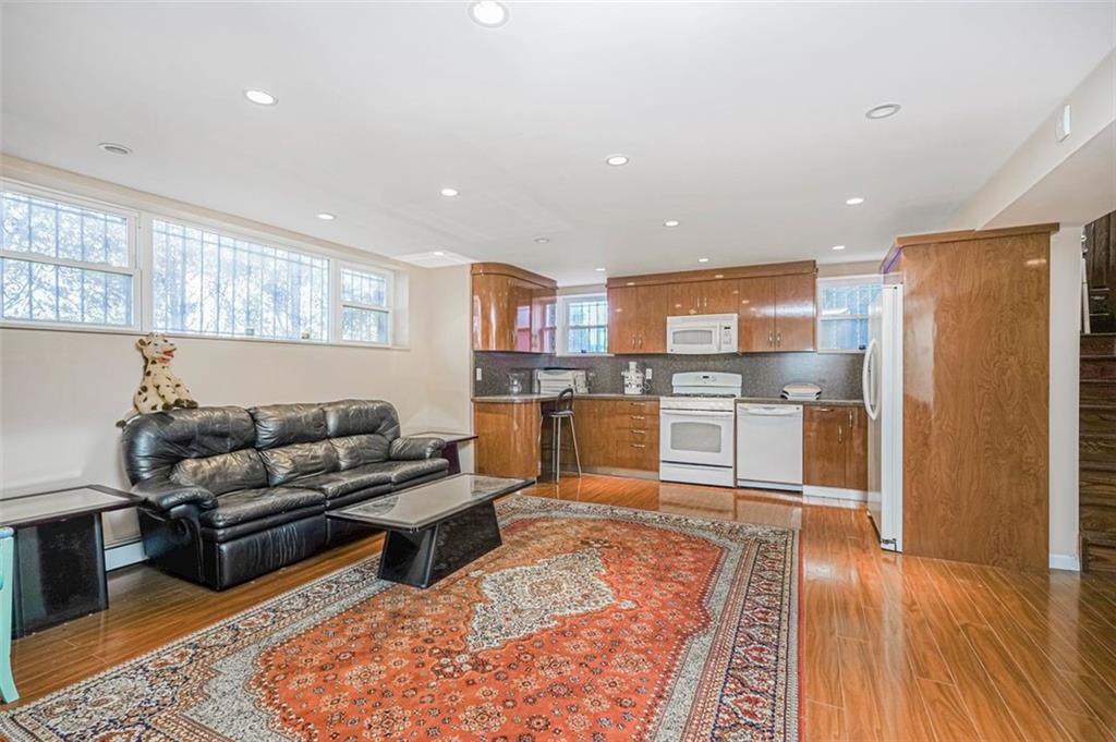 105 Kensington Street Manhattan Beach Brooklyn NY 11235