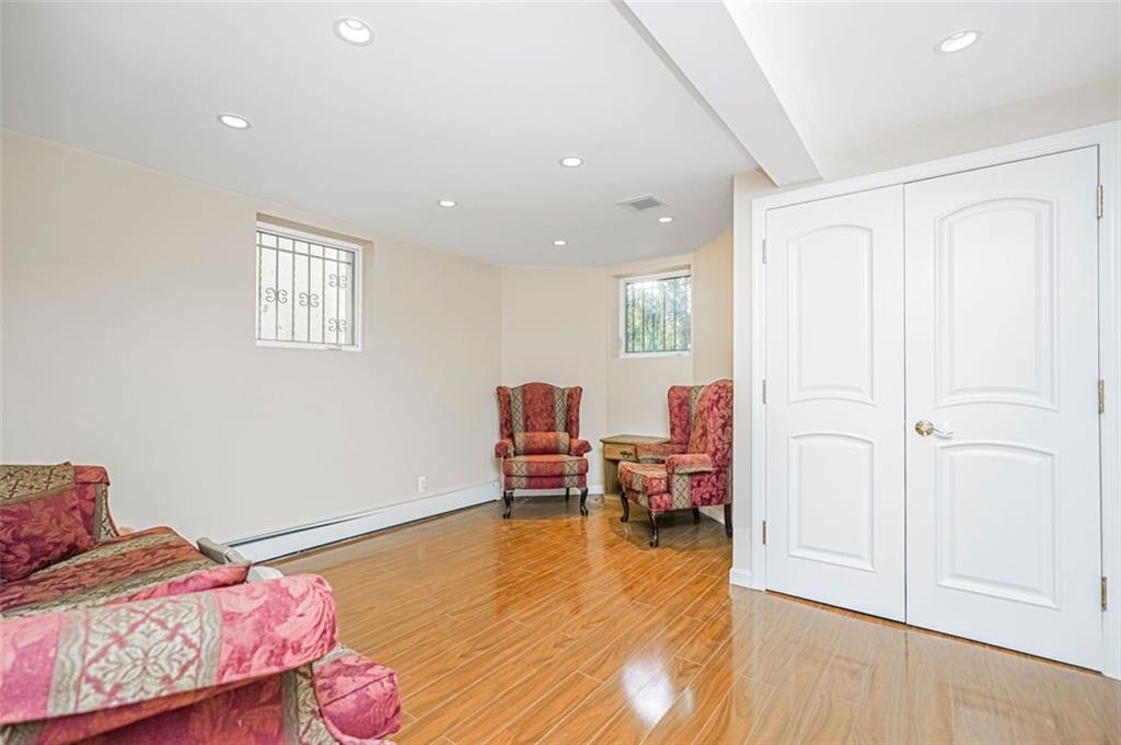 105 Kensington Street Manhattan Beach Brooklyn NY 11235