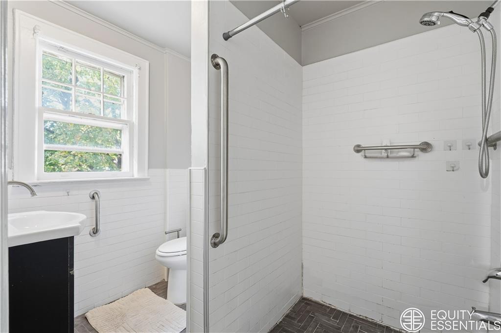 61 Oakland Avenue Out of NYC Other NY 10707