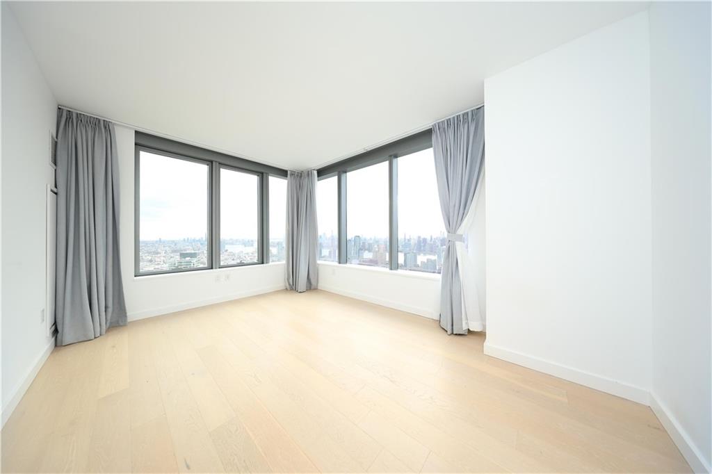 3 Court Square Long Island City Long Island City NY 11101