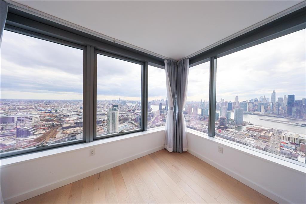 3 Court Square Long Island City Long Island City NY 11101