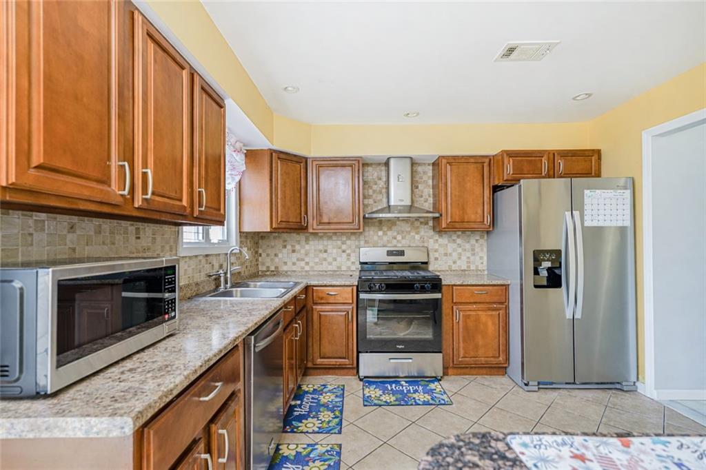 66 Rolling Hill Green Arden Heights Staten Island NY 10312