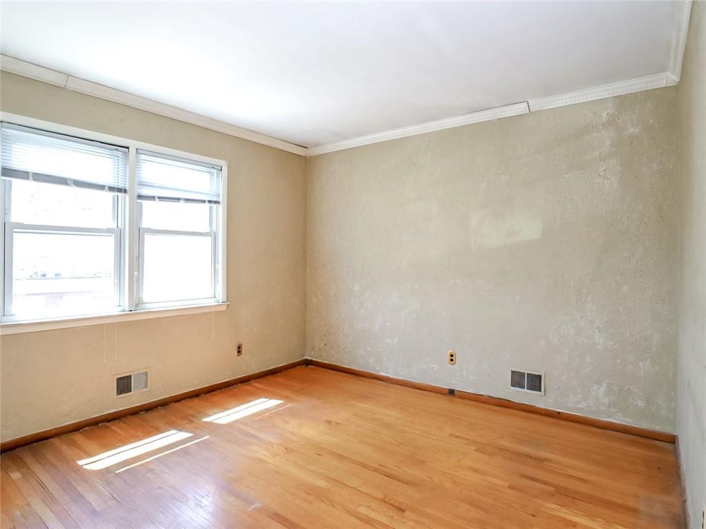 87 Tysens Lane Richmond Town Staten Island NY 10306