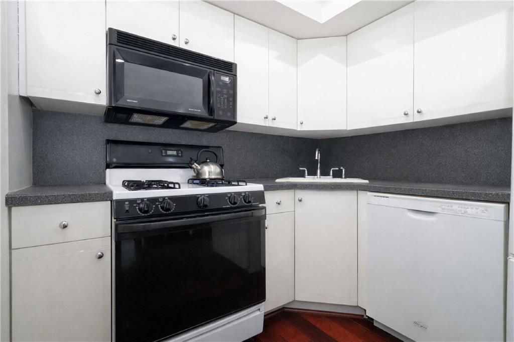 31 Gardenia Lane New Springville Staten Island NY 10314