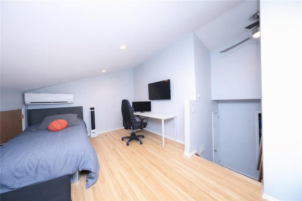 25 Poets Circle Huguenot Staten Island NY 10312