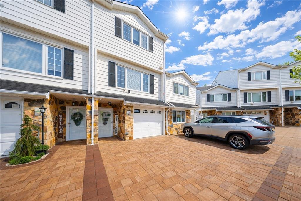 25 Poets Circle Huguenot Staten Island NY 10312