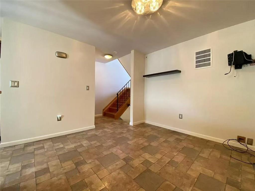 36 Carlyle Green Arden Heights Staten Island NY 10312