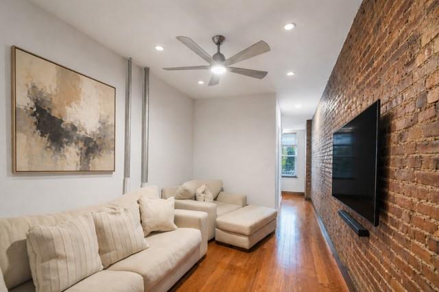 34 Garnet Street Carroll Gardens Brooklyn NY 11231