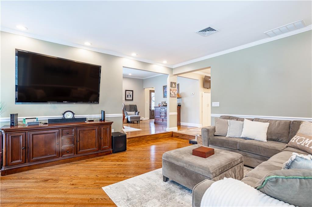 305 Woodvale Avenue Prince's Bay Staten Island NY 10309