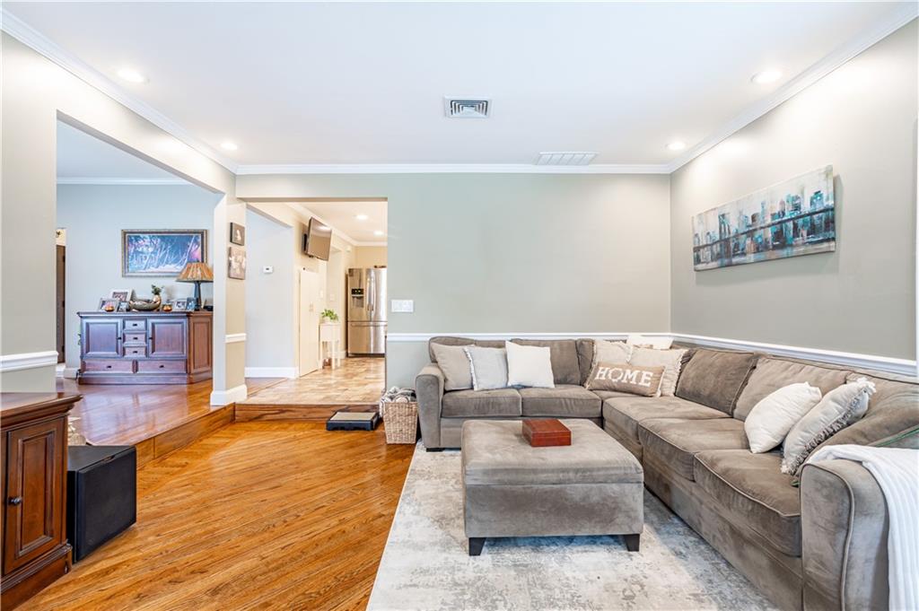 305 Woodvale Avenue Prince's Bay Staten Island NY 10309