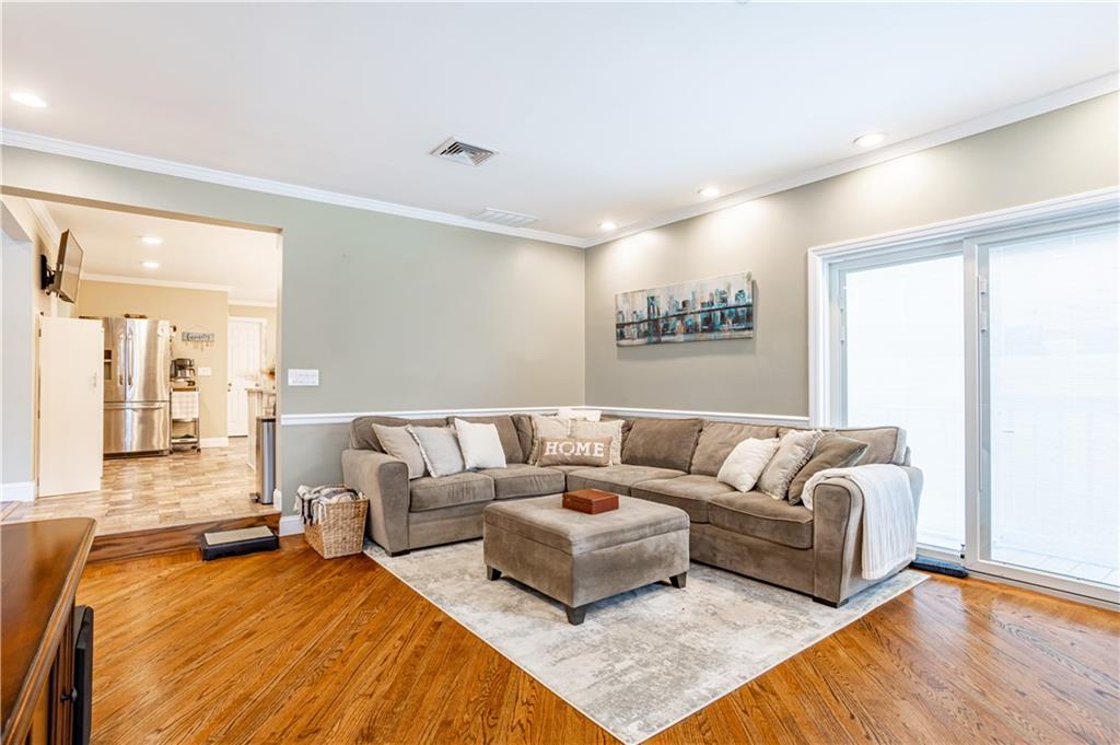 305 Woodvale Avenue Prince's Bay Staten Island NY 10309