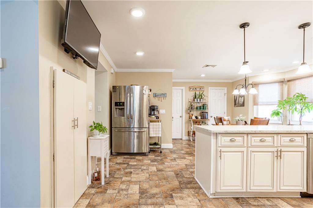 305 Woodvale Avenue Prince's Bay Staten Island NY 10309