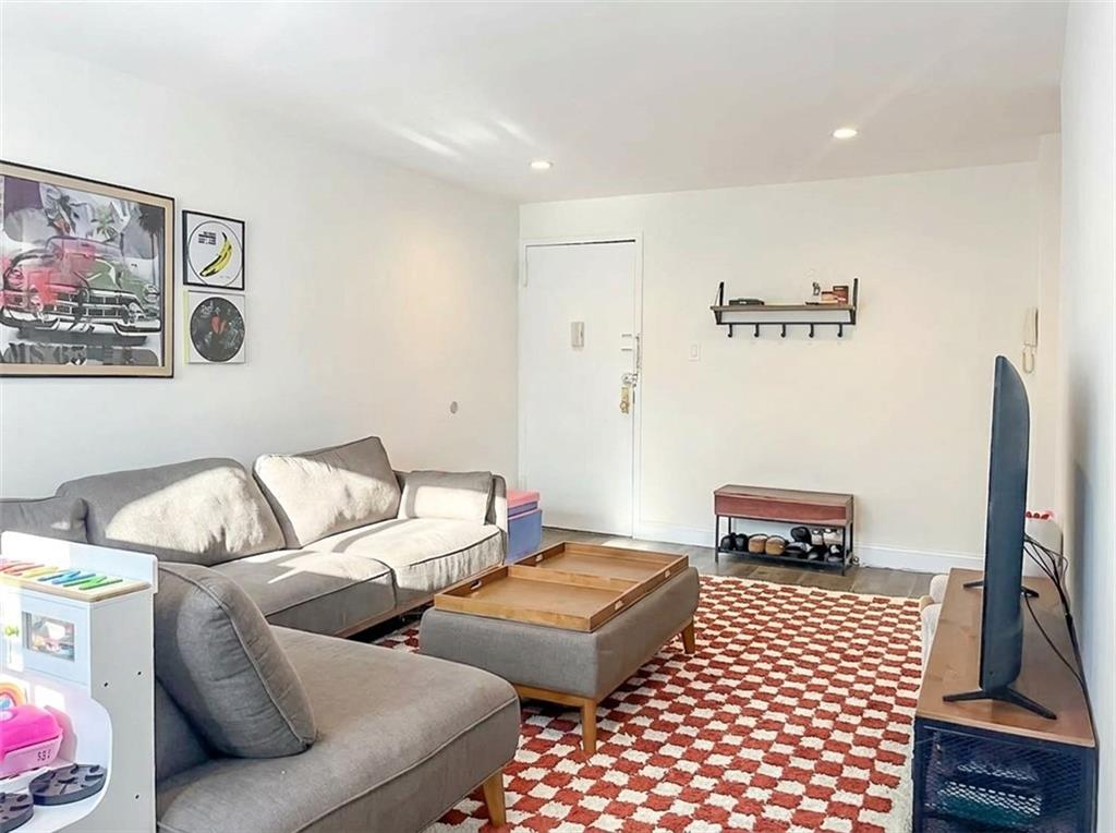 17 Gadsen Place New Springville Staten Island NY 10314