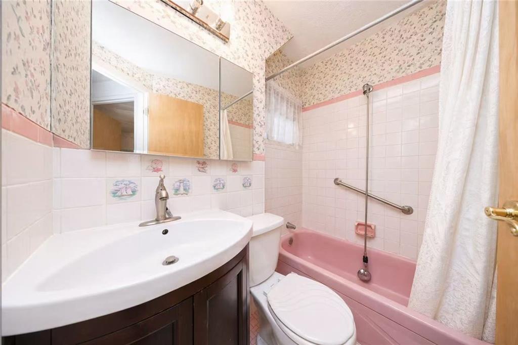 8674 16th Avenue Bensonhurst Brooklyn NY 11214