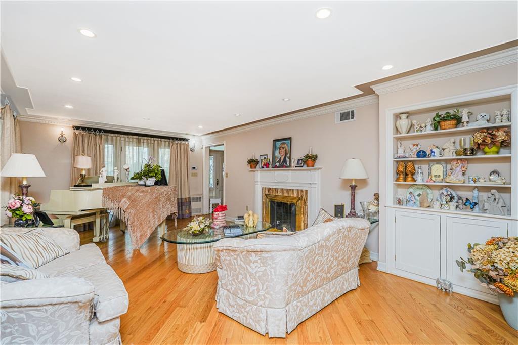 26 High Point Road Todt Hill Staten Island NY 10304