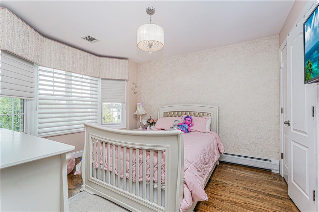 86 West Castor Place Huguenot Staten Island NY 10312