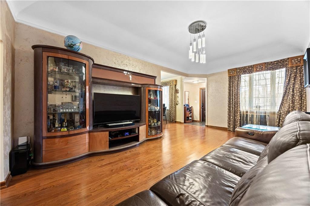 153 MacKenzie Street Manhattan Beach Brooklyn NY 11235