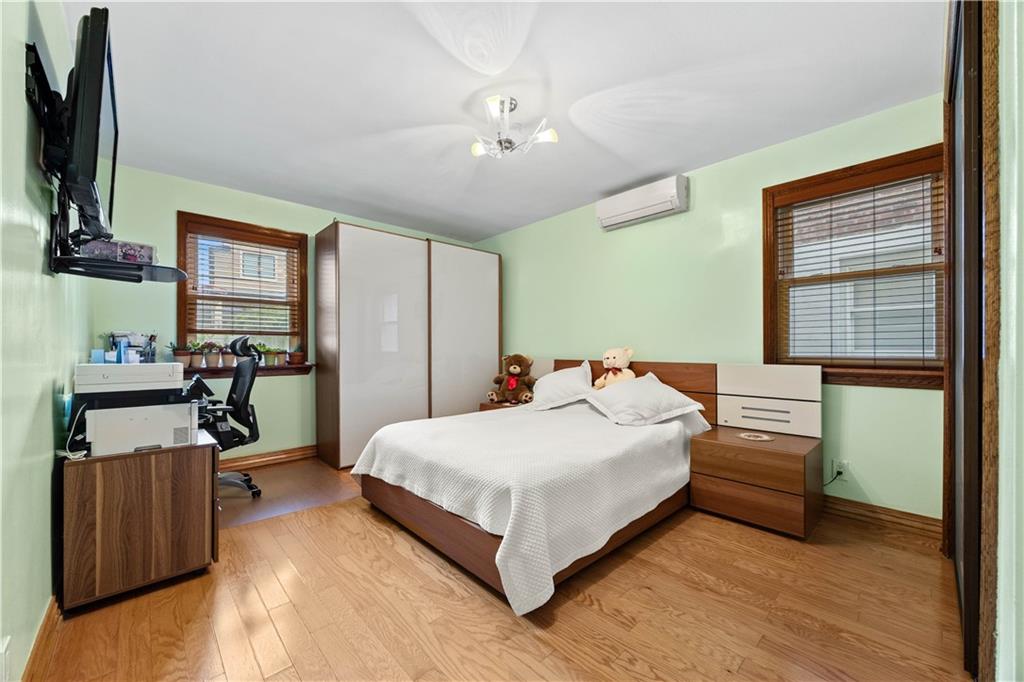 153 MacKenzie Street Manhattan Beach Brooklyn NY 11235